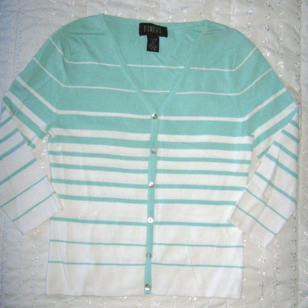 Finity Beautiful Elegant Mint Green White Sweater